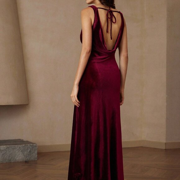 Burgundy Elegant Women's Velvet Sleeveless Dress with Plunging Neckline - Picture 2 of 6